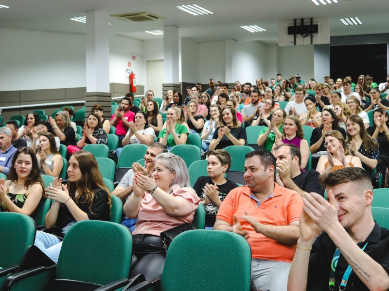 HJ Além dos Muros: o conteúdo do HJ Conference chega a empresas, escolas e instituições de Concórdia